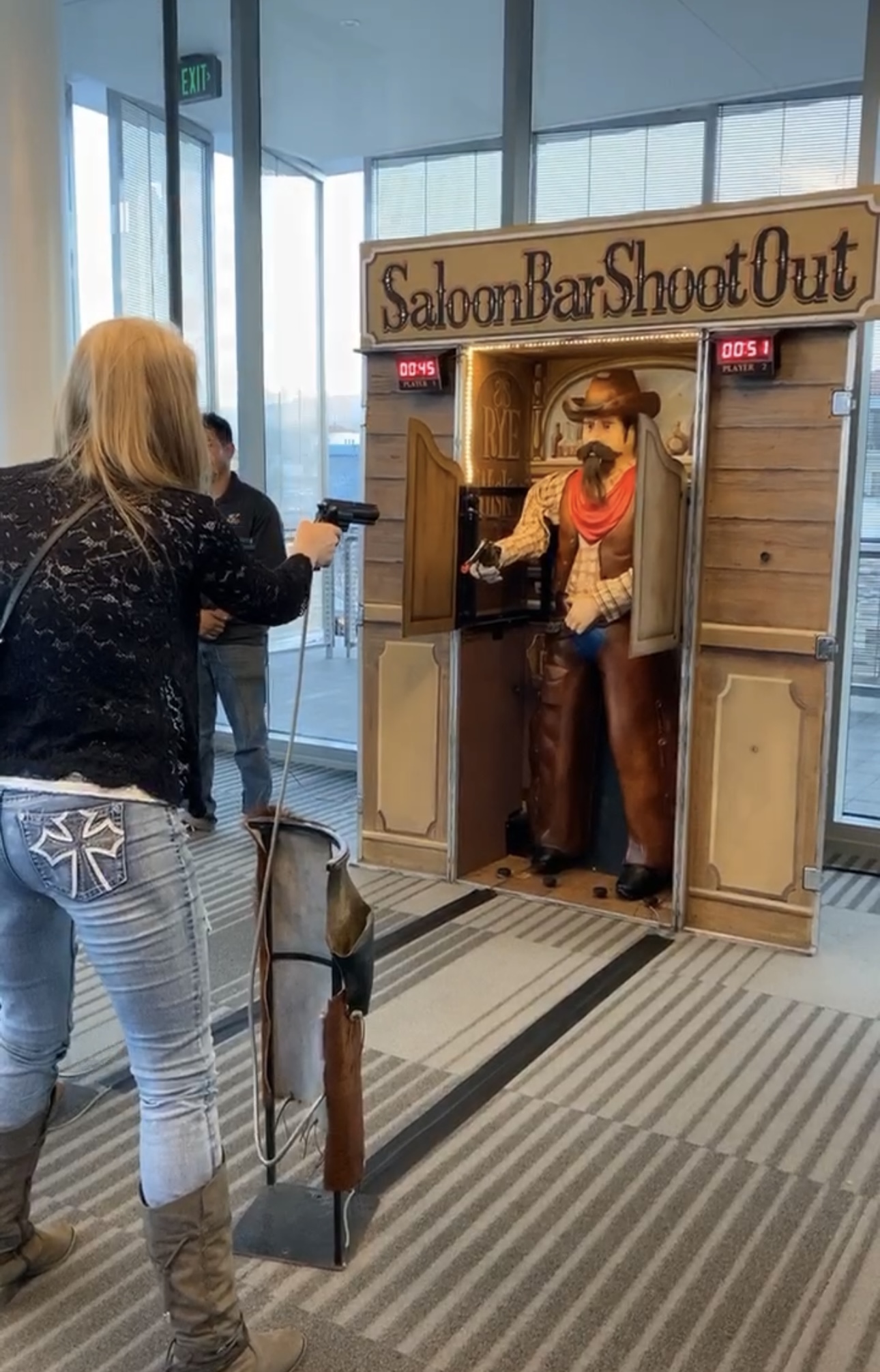 Weatern Saloon Shoot Out Rental Game